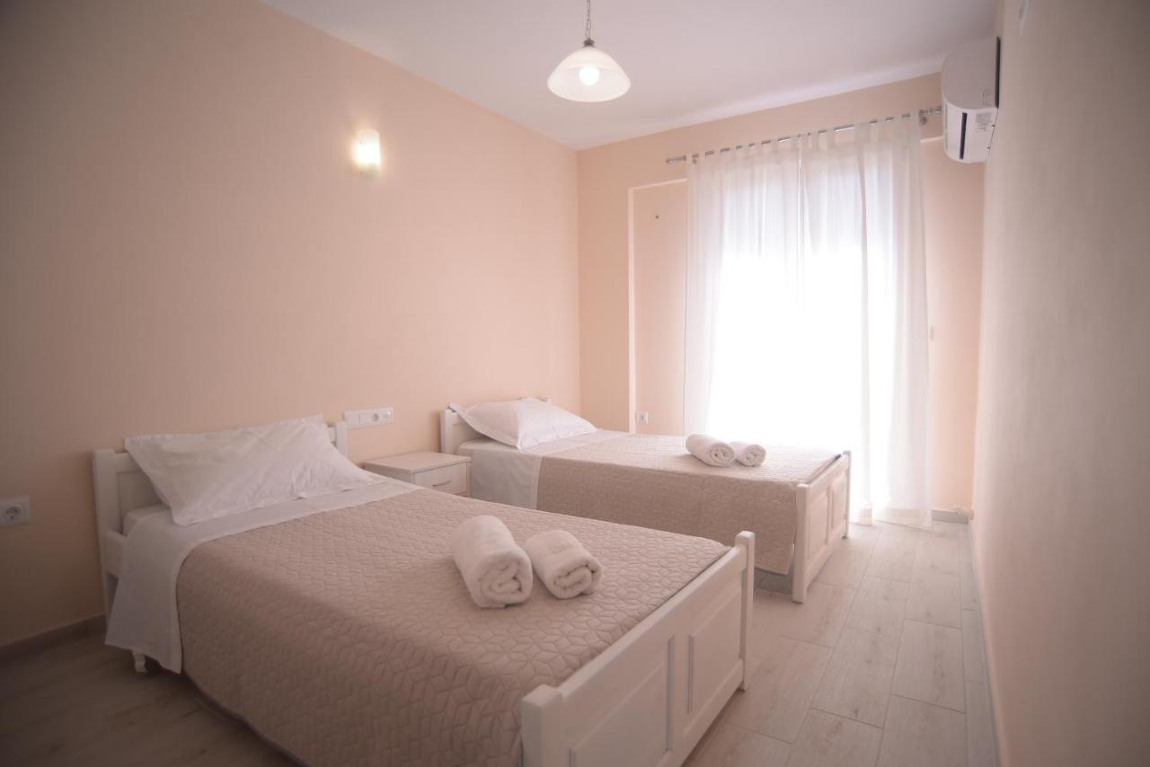 Kariótai Mistral Apartments מראה חיצוני תמונה