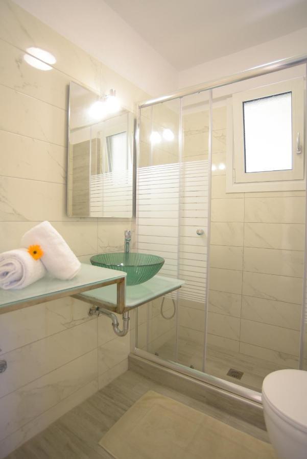 Kariótai Mistral Apartments מראה חיצוני תמונה
